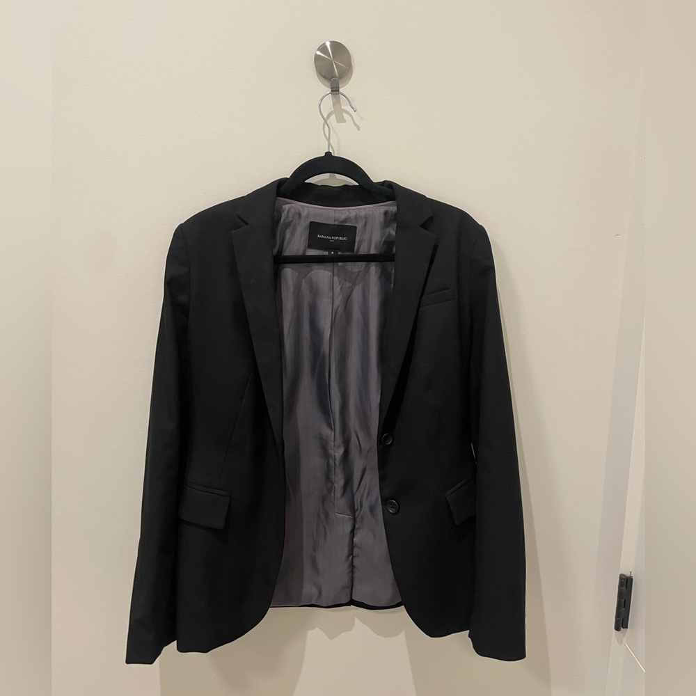 Size 6 black Banana Republic blazer